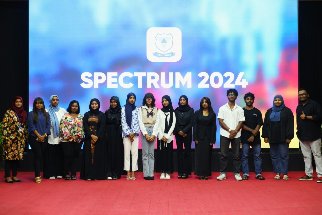 Villa College ge creative arts and design programme ge dharivarunge hunaru dhakkaalaifi