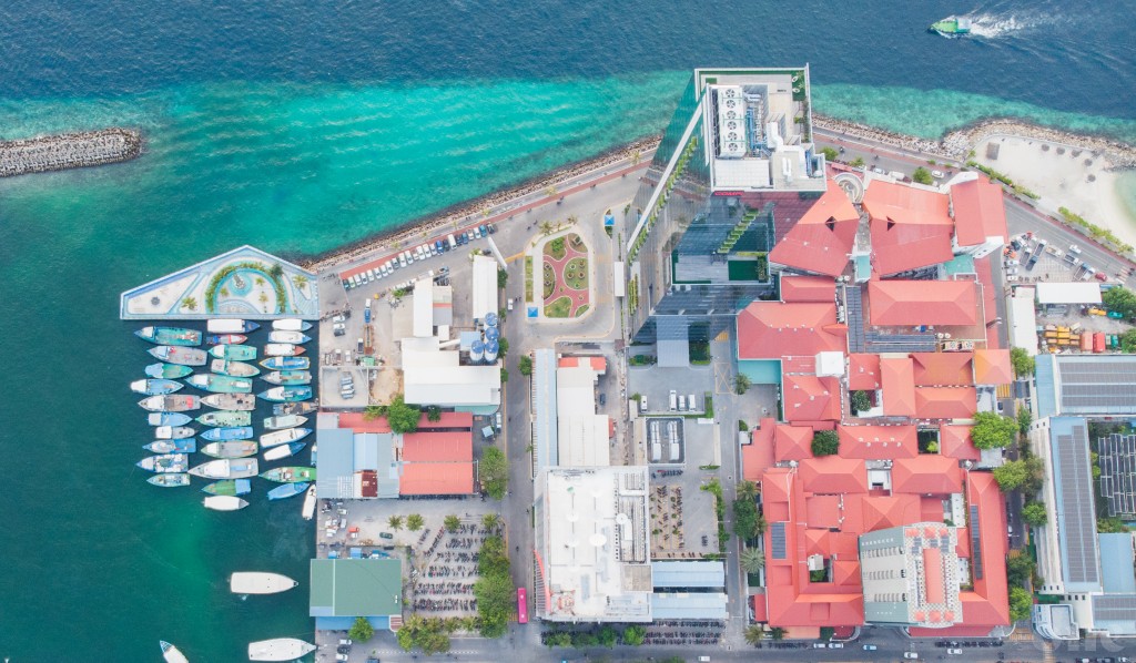 Dharumavantha hospital aa dhimaa moodhun zaham thakakaa eku oiy meehaku fenijje