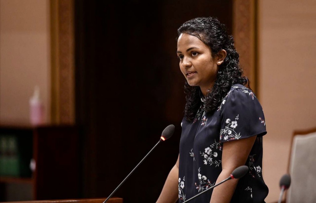 Civil service ge mathee magaamuthakun anhenun nufeney, onigan'dah badhalu thakeh gennan jehey: Shauna