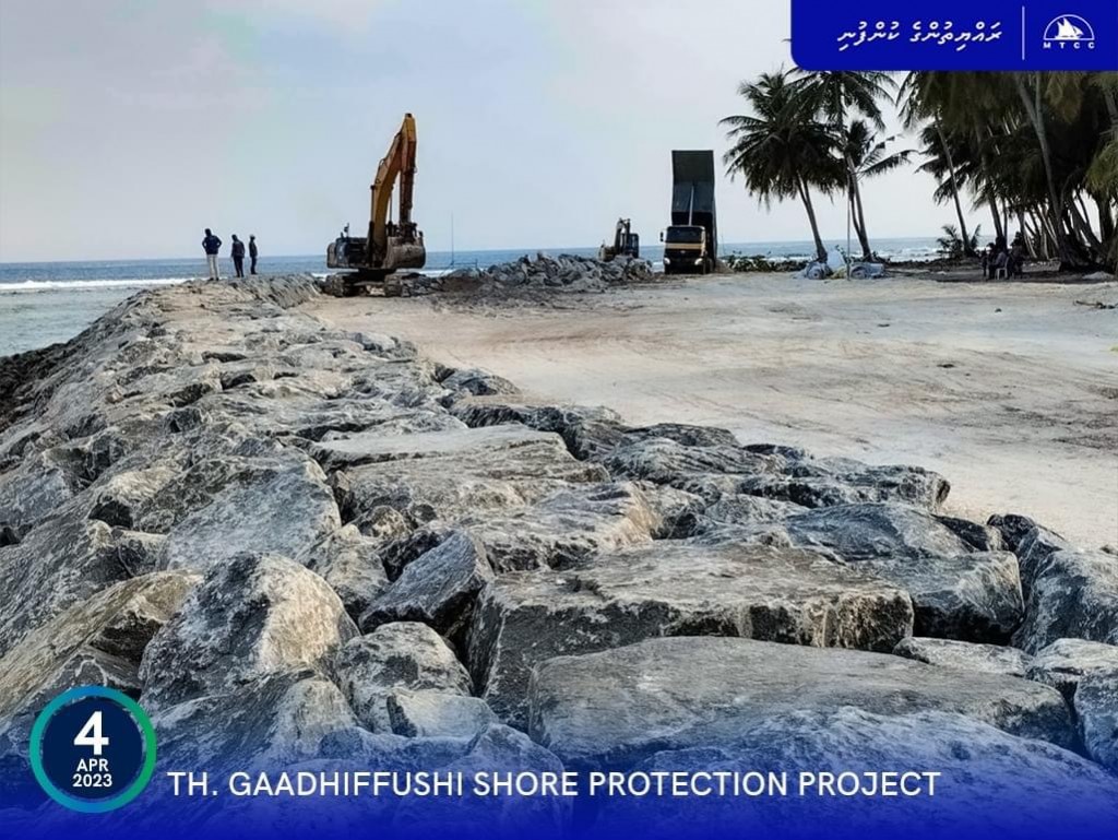 Gaadhiffushi gondudhoh himaayai kurumuge mashroouge 75 percent nimijje