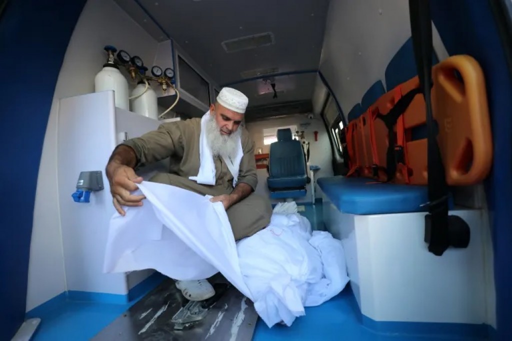 Gaza gai maruvaa meehun kafun kuraa meehaage vaahaka
