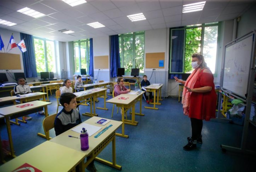 Covid ge nurahkka boduve France ge school thah bandhu koffi