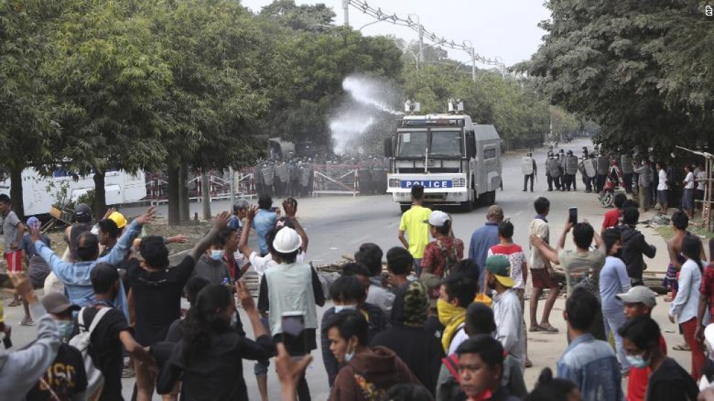 Myanmar gai kuramundhaa muzaahara thereah badi jahai dhemeehaku maraalaifi