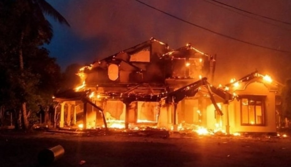 Adhuge dhuniye: Sri Lanka ge hamanujehun alifaanah badhaluvee siyaasee kathifiyavalhehgge sababunneve.