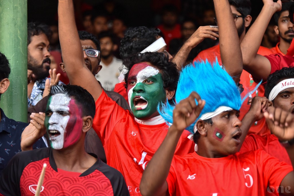 Thayyaaru tha? Supporter inge cycle buru miadhu haveeru, fesheynee maafannu turf kairin