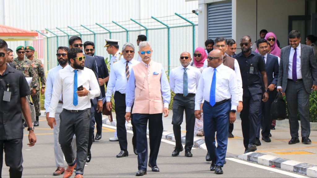 Hanimaadhoo airport tharahgee kurumuge mashroou fettevumah India ge haarijee vazeeru Raajje vadaigenfi