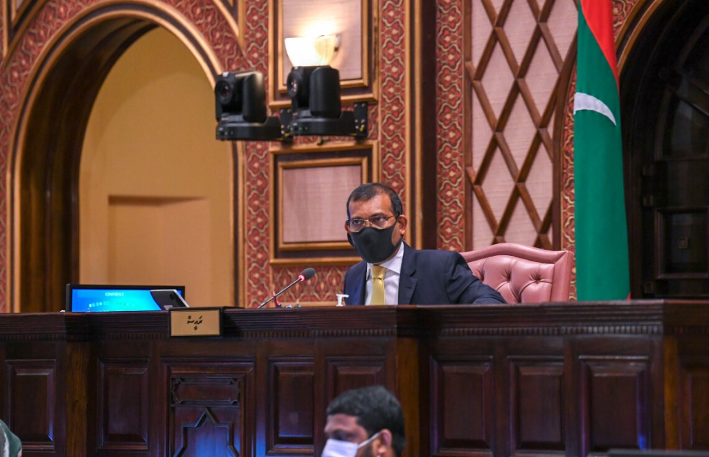 Majlis akee komme fannee kamegge maahirun thibey thaneh noon ethaa thibeynee siyaasee meehun: Majlis Raees