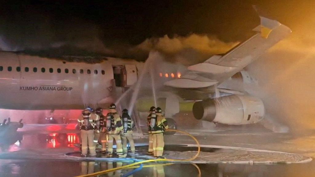 Dhekunu Korea ge flight gai roavee power bank ehge sababun