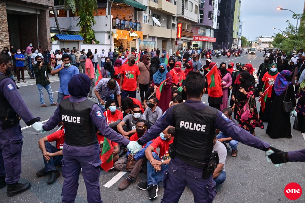 Fulhunnnah hamalaa dhin kamuge thuhumathugai hayyaru kuri dhe meehunves dhookohlaifi