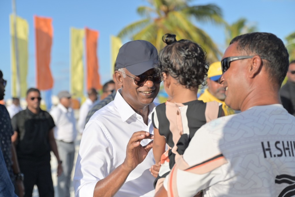 Konme rasheh kairin picnic dhaane rasheh hamajassaidheynan: Raees