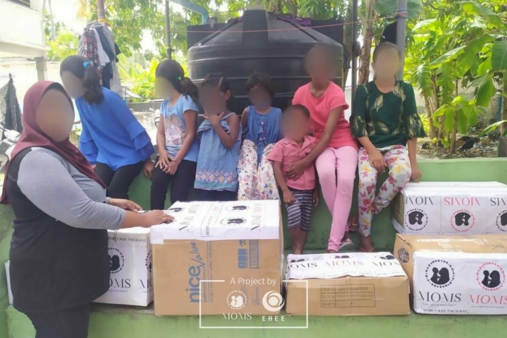 Dhivehi kudakudheen thakeh, hihffalhaigen dhaa fadha nikamethi aailaa eh, ufaaverikan genesdhinee MOMS jamiyyaa in