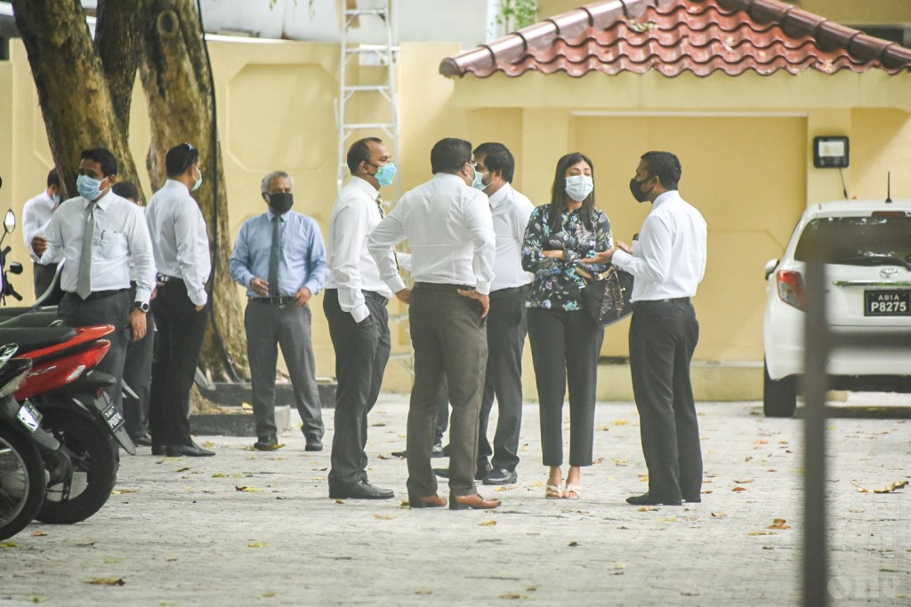 Memberunge maalee bayaan shaaiu kuraairu anbin, firin, adhi dharinge mauloomaathu nuhimanan faaskoffi