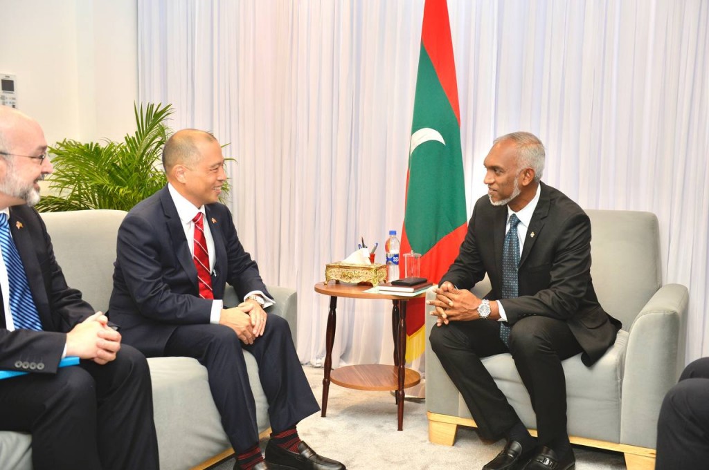 America ge safeeru Muizzu aa bahdhalu kuravvaifi