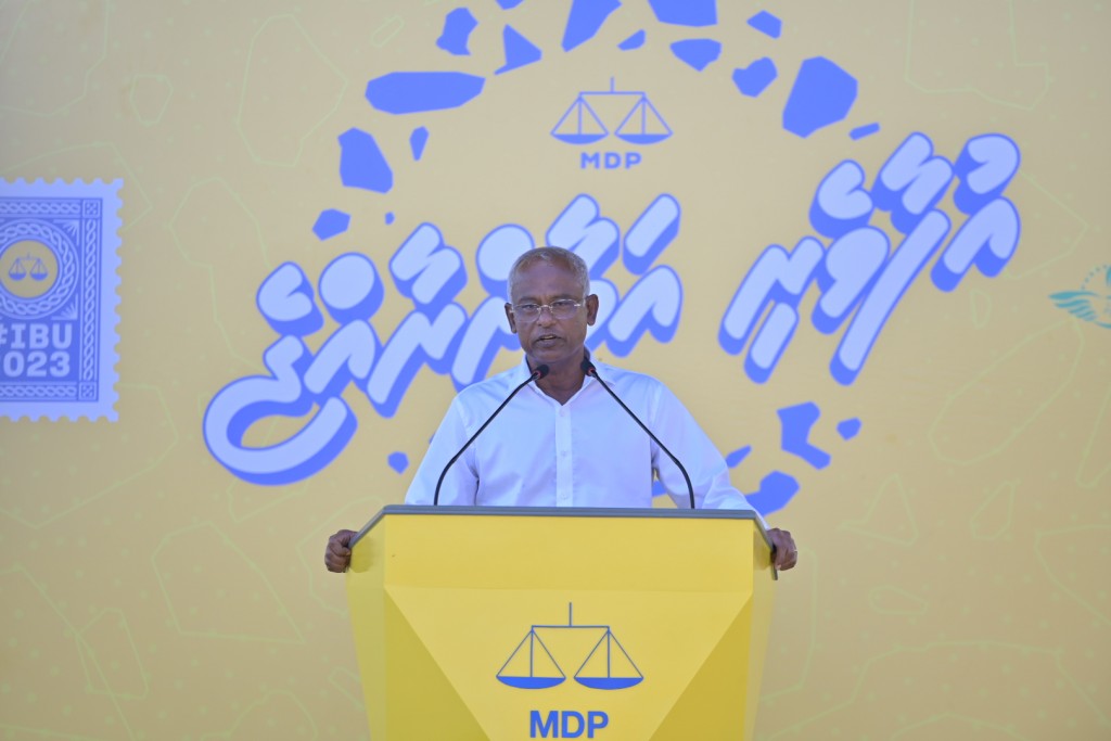 Vashafaruge gon'dudhoh himaayaikoh, school ge multipurpose hall hadhaidheynan: Raees