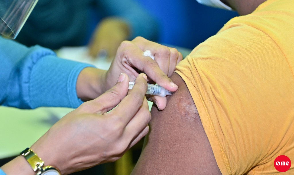 ICU gai thibi meehunge therein vaccine ge 2 dose furihama koffai vanee enmen meehaku