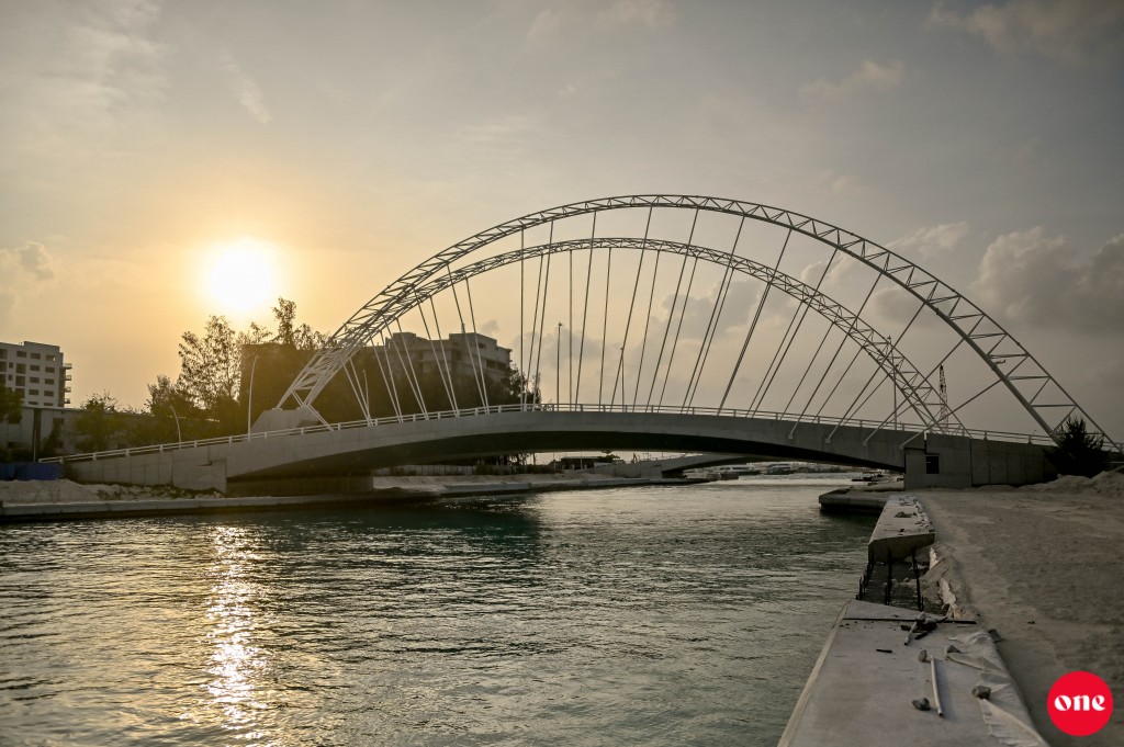 Phase 1 adhi 2 ge bridge kairy haassa dustbin thakeh bahattanee