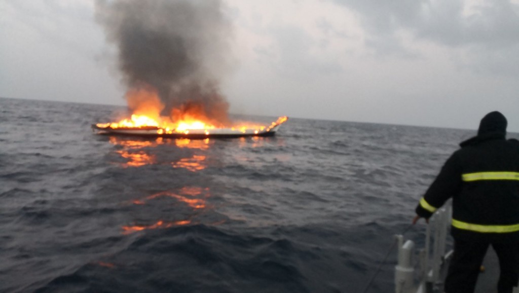 Safari traveling from Hulhumale’ to Hanimaadhoo catches fire, sinks in Kaashidhoo sea
