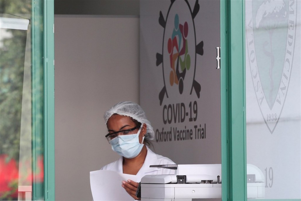 Lanka gai Oxford vaccine beynun kurumuge emergency huhdha dheefi