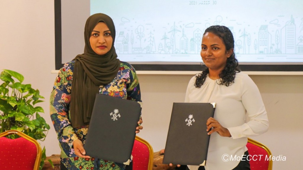 Thimaavettaa rattehi dhe mini bus gennanee