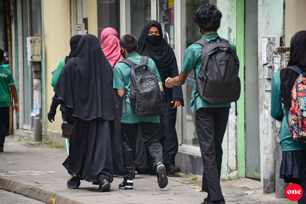 Roadha mahu School thakugai kiyavaidheynee 3 gadi iru