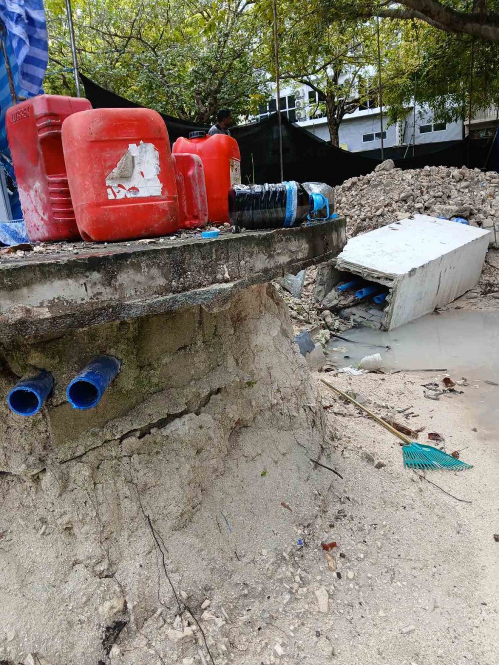 Muhthalib vidhaalhuvee Maafannu gai fenboduvanee City Council ge ihumaalun kamah, Azim rahdhu dheefi