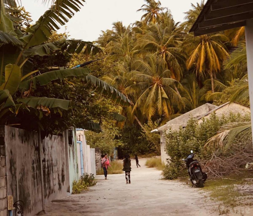 Mamma aku eyna ge dhari akah aniyaa kuri massala eh balanee