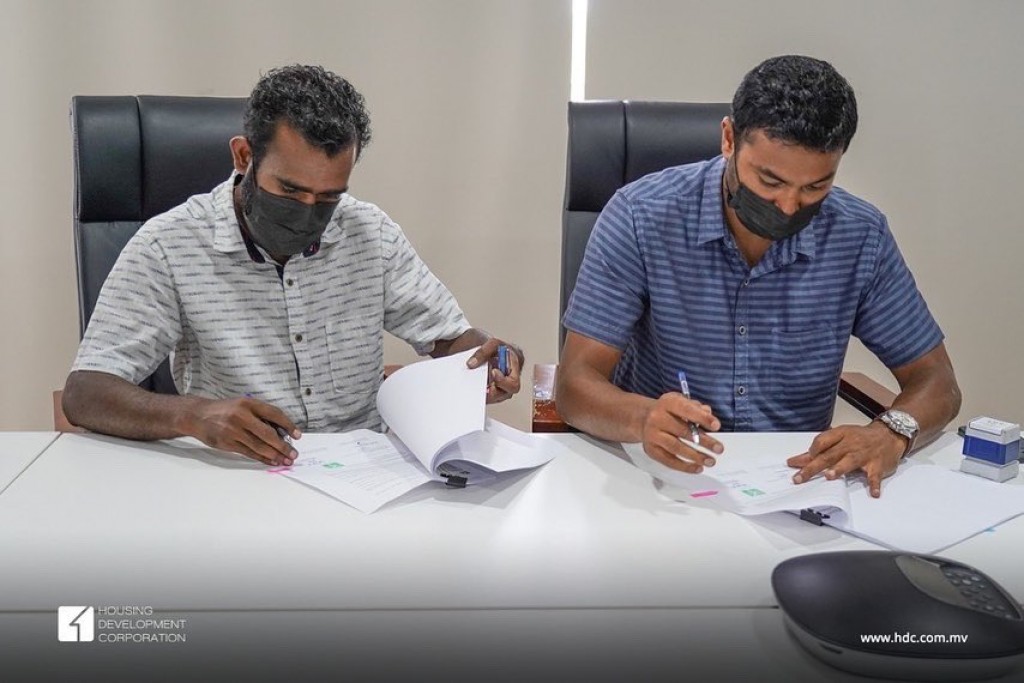 Hiyaa sarahahdhugai viyafaari hingan 5 faraathakaa havaalu kohfi