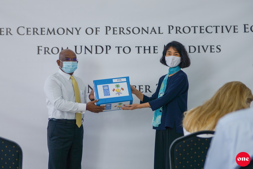 #OnePhoto: UN inn raajje ah gina adhadhehge PPE hadhiyaakurun