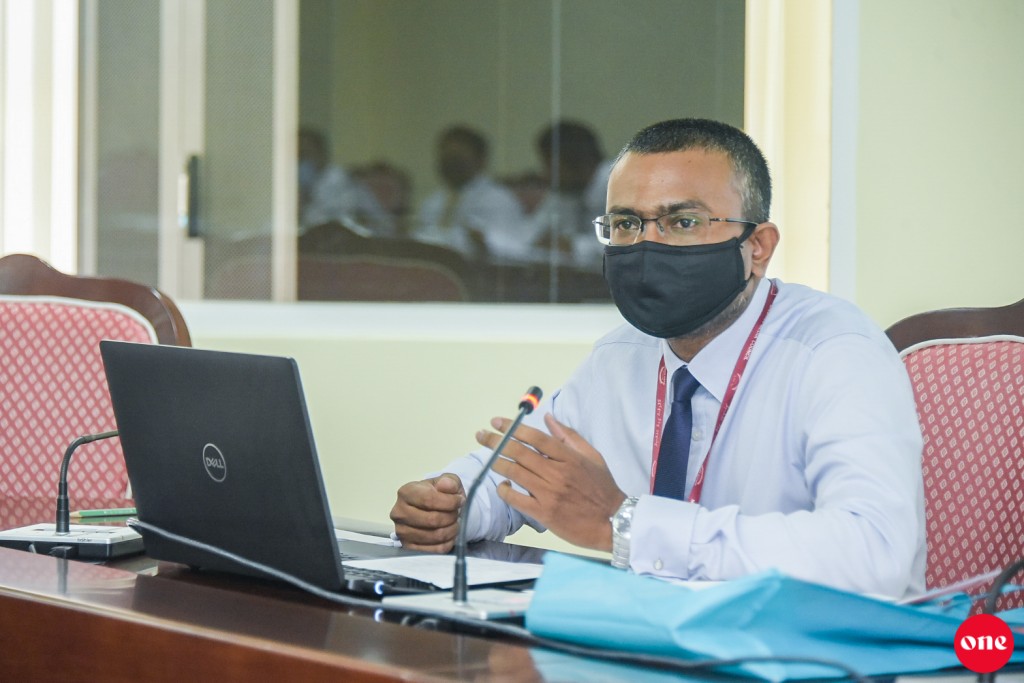 #OnePhoto: Rayyithunge majileehuge minivan muassasaa thakuge committeege 55 vana bahddhaluvun