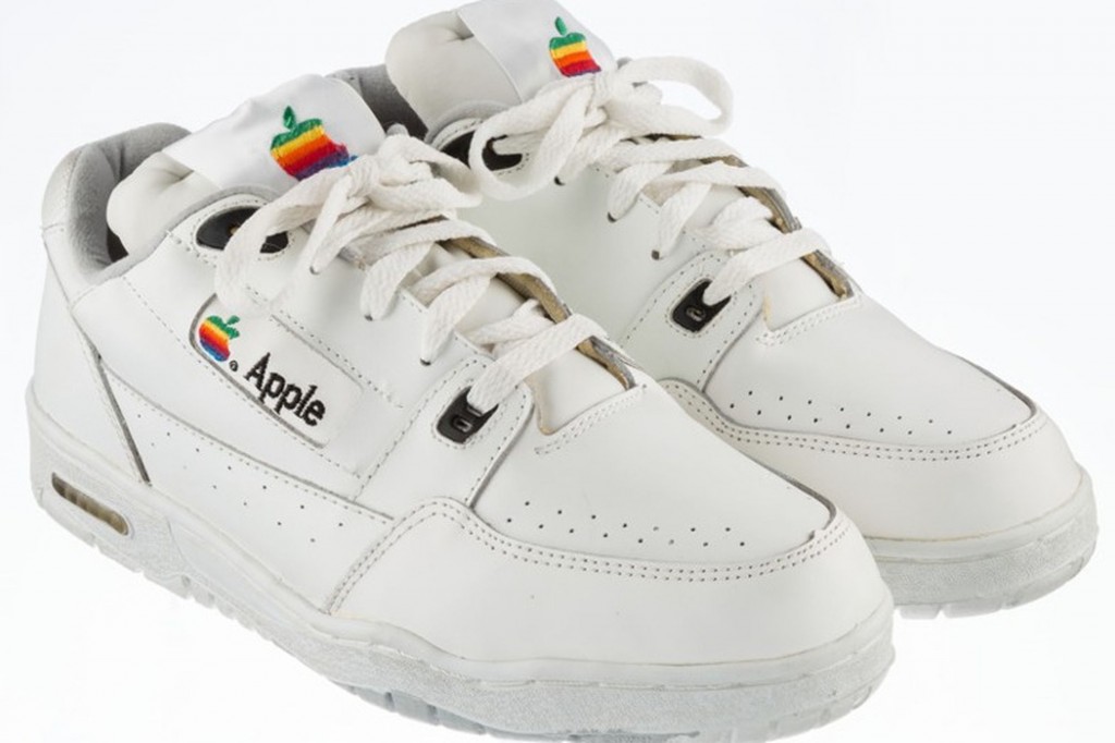 Apple logo jehi booteh 50,000 $ ah vikkaalanee