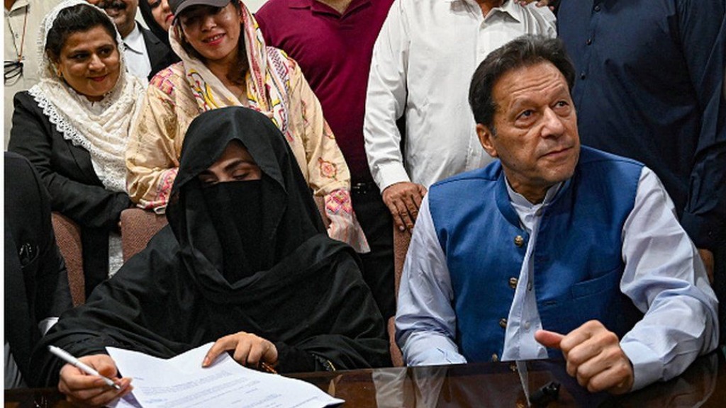 Gaanoonaai hilaafah kaiveni kurehvvumun Imran Khan aai ambikambalun 7 aharah jalah