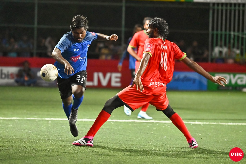 ވަން ފޮޓޯ: ގޯލްޑަން ފުޓްސަލް ޗެލެންޖް 2025ގެ އަތޮޅު ބުރުގެ ފޯރި ކުރިއަށް