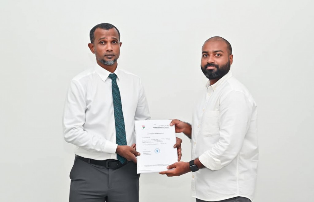 Tom form hushahalhuvvaifi, Naib ge magaamah Imma aai Kokky