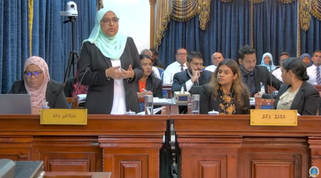 Nasheed vakikurun: E'ee Supreme Court ge ihuthisaas neiy massalaeh gothah maanaeh nukureve: Azima