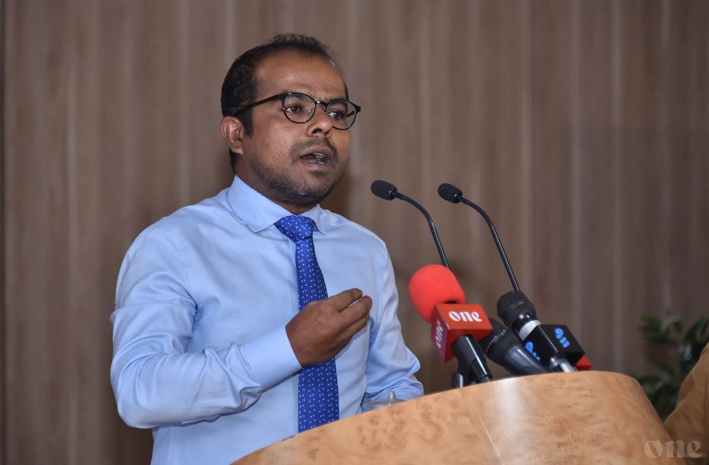 Adhadhu noohuge CEO Fiyaz passport hifahattaifi