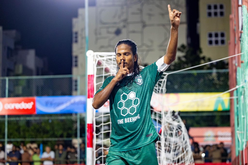 '' Thimarafuttah othee burakoh masakkaiyy kurun, amaazh vaasiluveveyne''