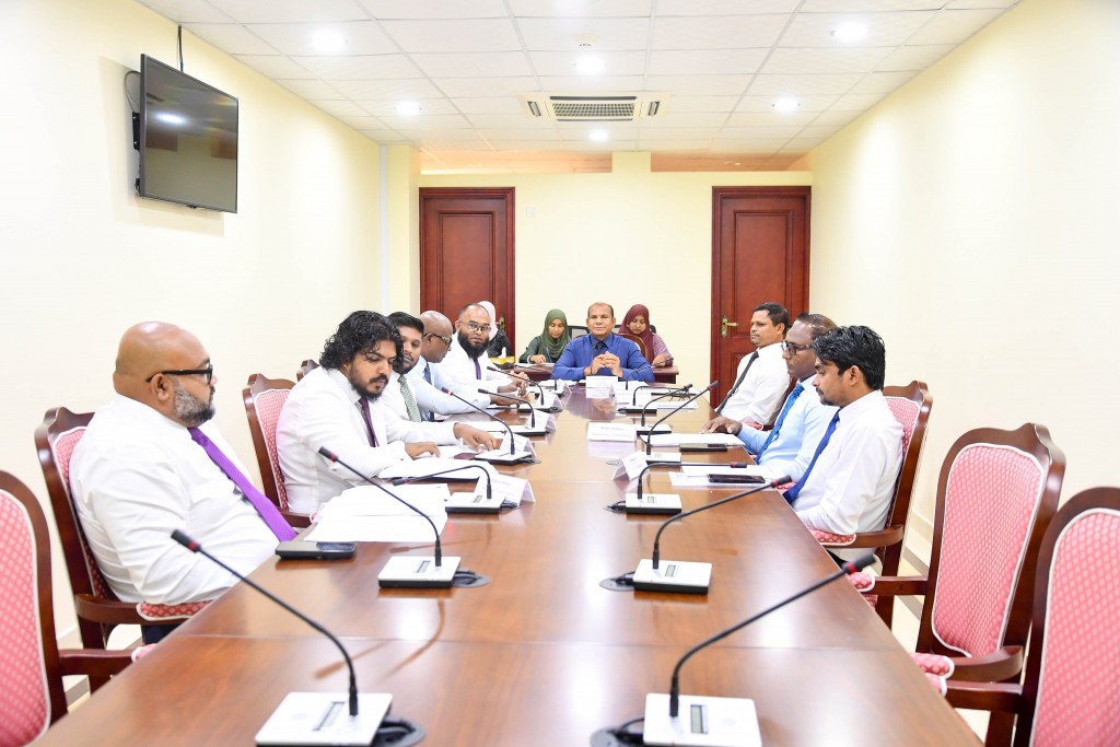 Member Mohamed Ibarahim ge  imthiyaazuge massalaiga police commissioner aai isbeyfulhun committee ah