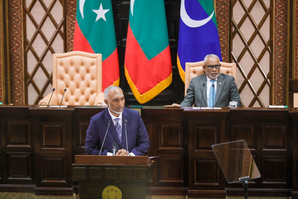 Member innah dheyne faisaa alhugandu athugaeh neiy: Raees 