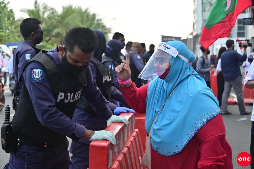 11 arrested at opposition rally