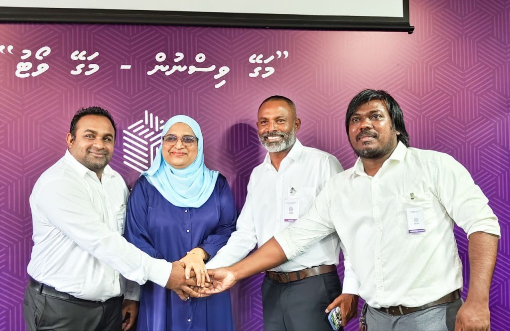 Male ge mayor ge magaama vaadhakurahvan Azima, EC ah form hushahalhuvaifi