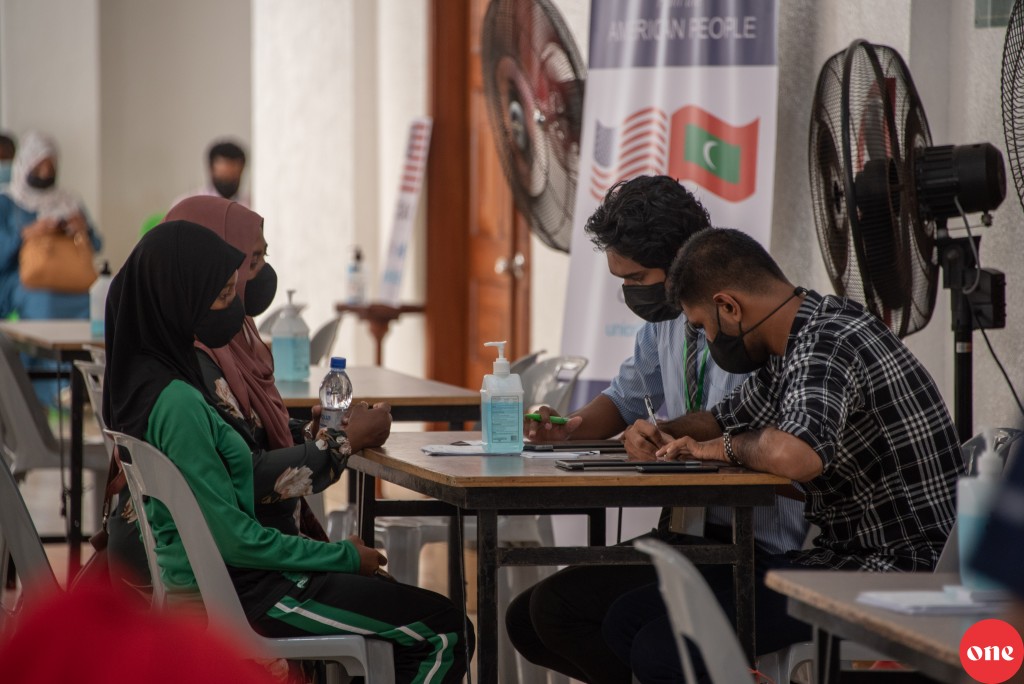 Raajjeygai 5 aharaai 11 aharaa dhemedhuge kudhinnah Covid vaccine dheyn hulhuvaalaifi