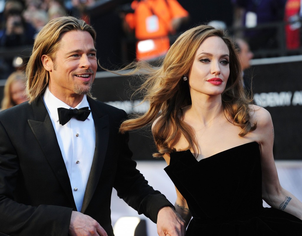 8 aharuge dhigu dhemigen dhiya hanguraama ahfahu Brad adhi Angelina ge vari rasmee vejje