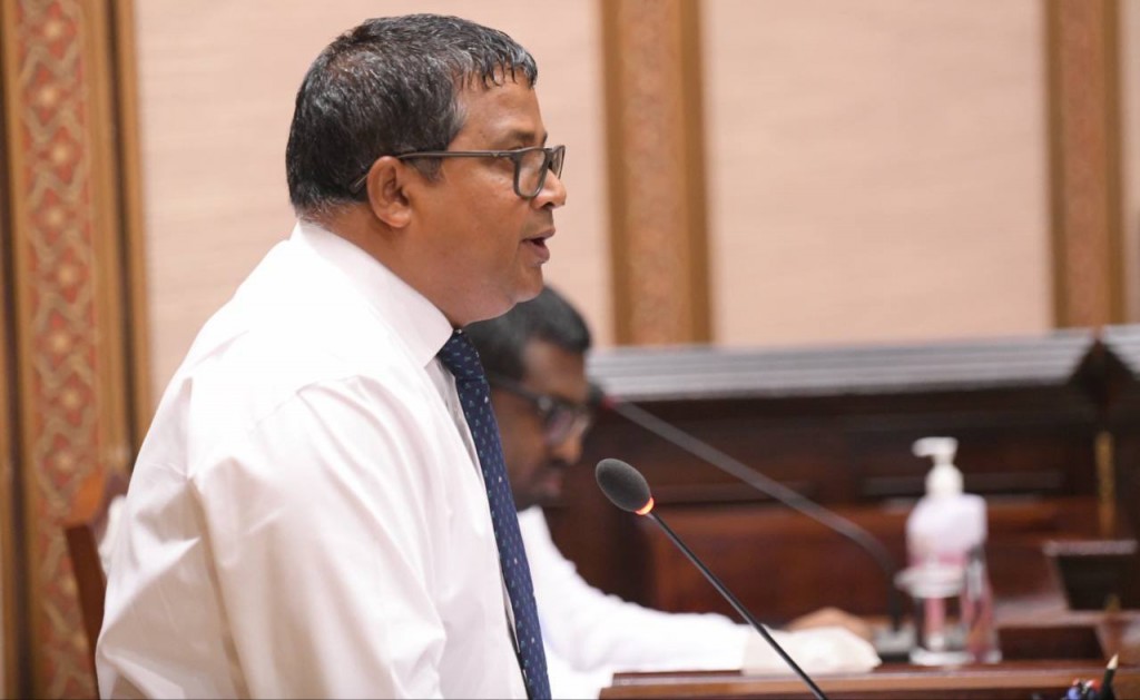 Vaki gaumakah nubalai, igthisaadhee sarahaddhah vanna ulhanduthakah midhanee fiyavalhu alhamun: Minister