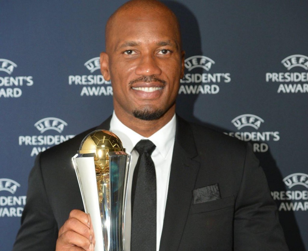 Drogba ge insaanee hidhumathah UEFA raees ge haassa award