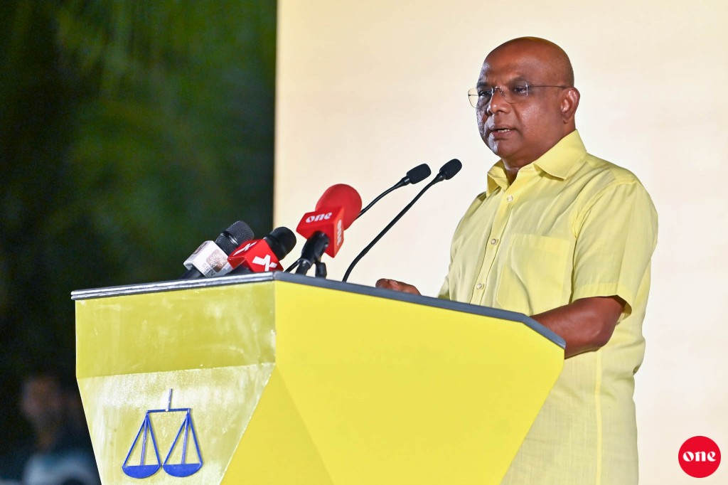 Eh helicopter inn nufudhigen ithuru helicopter aai dornier ah edhunee Yameen ge sarukaarun: Shahid