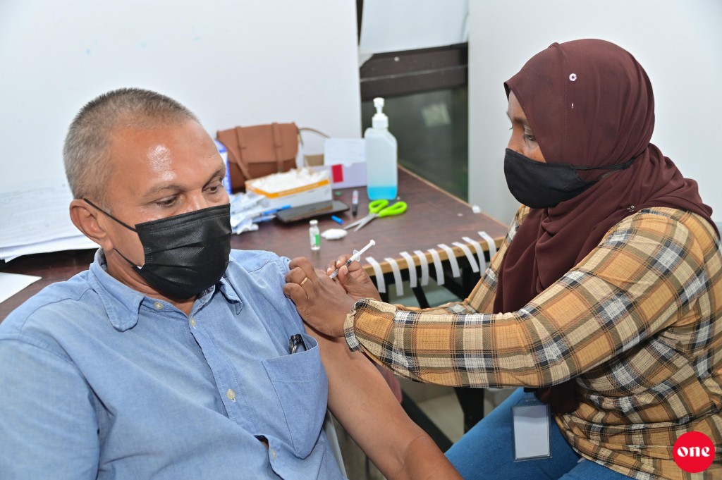 Anna aadheehtha dhuvahu Raajjeygai Pfizer vaccine dheyn fashanee