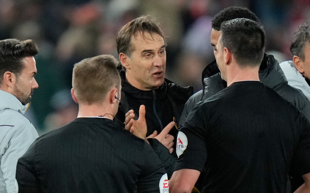 Wolves aai Liverpool evvaru, offside ehge massalaigai Lopetegui referee room ah