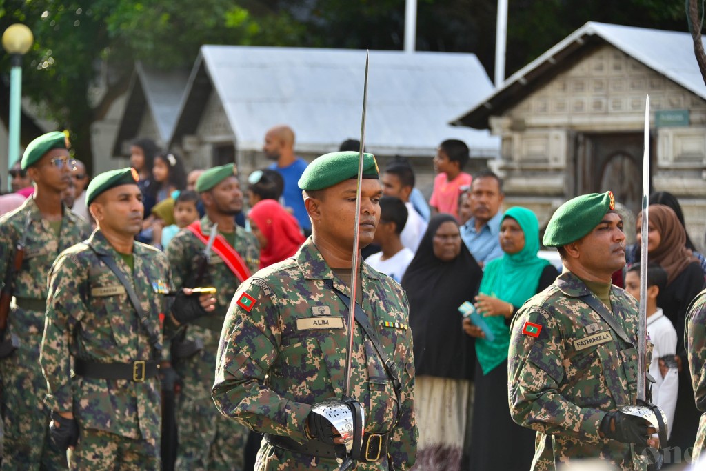 Sifainge aharee dhuvahaa gulhigen parade akaa eku havaa aruvanee