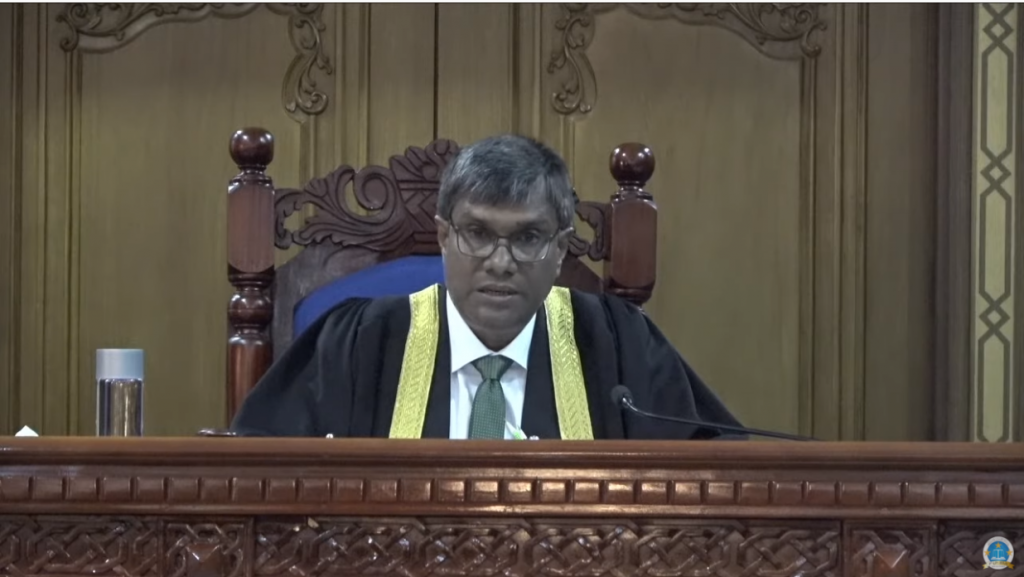Uhthama fandiyaaru retire kurahvaifi  