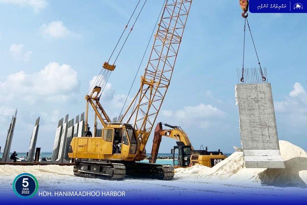 Hanimaadhoo bandharuge masahkathah beynunvaa concrete galu ge 3 vana shipment gengosfi